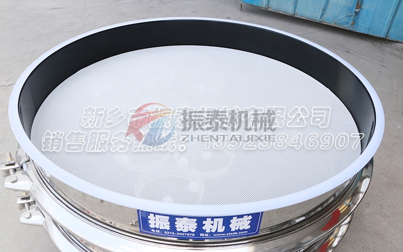 避免金屬污染！內(nèi)噴特氟龍振動篩實現(xiàn)有機鍺粉高精度篩分